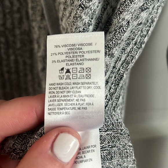 Light gray Lucky Brand turtle neck sweater. Excellent condition. Size large. - Picture 9 of 9